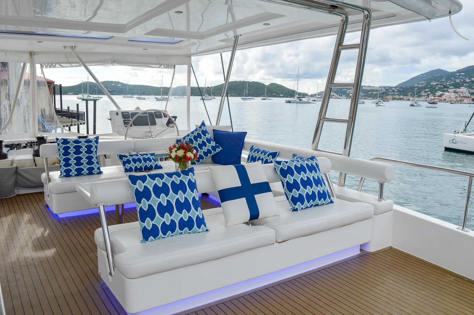 Flybridge-The Annex-Leopard 5800