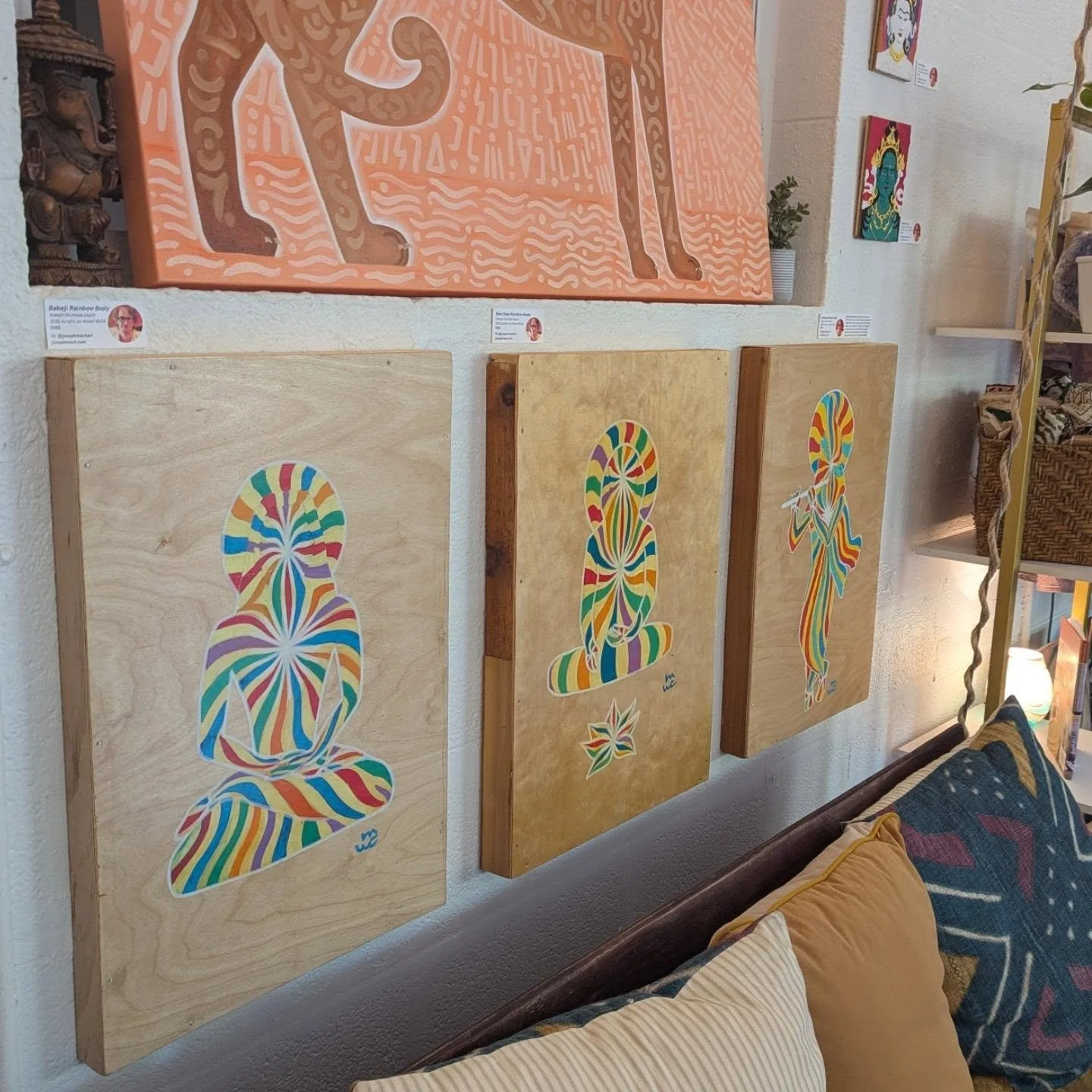 It brings me joy to have these #RainbowBody pieces out in the community!

Much love to @leahattali @neilryandumra @thirdeyemeditationlounge for their continued support of local art and artists.

Come visit these friends at Third Eye Lounge located in