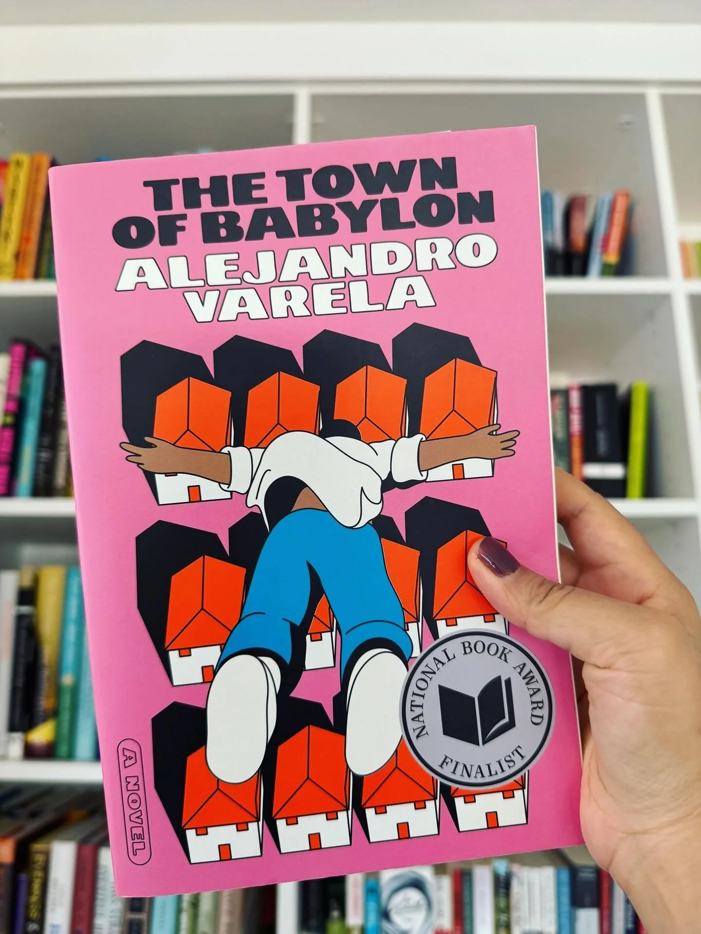 review | alejandro varela&rsquo;s &ldquo;the town of babylon&rdquo;⁠
⁠
Alejandro Varela&rsquo;s &ldquo;The Town of Babylon&rdquo; was an excellent debut, for sure. ⁠
⁠
Andres (aka Andy) has returned home to care for his ailing father and decides to a