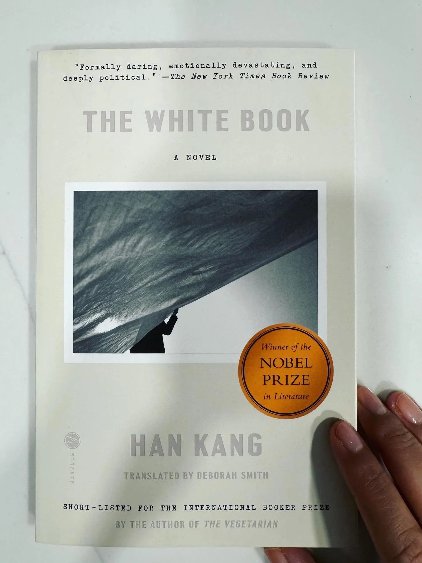 review | han kang&rsquo;s &ldquo;the white book&rdquo; | translated by deborah smith⁠
⁠
Han Kang&rsquo;s &ldquo;The White Book&rdquo; is a poetic and strange reading experience. It&rsquo;s a disjointed narrative where the narrator lists and writes ab