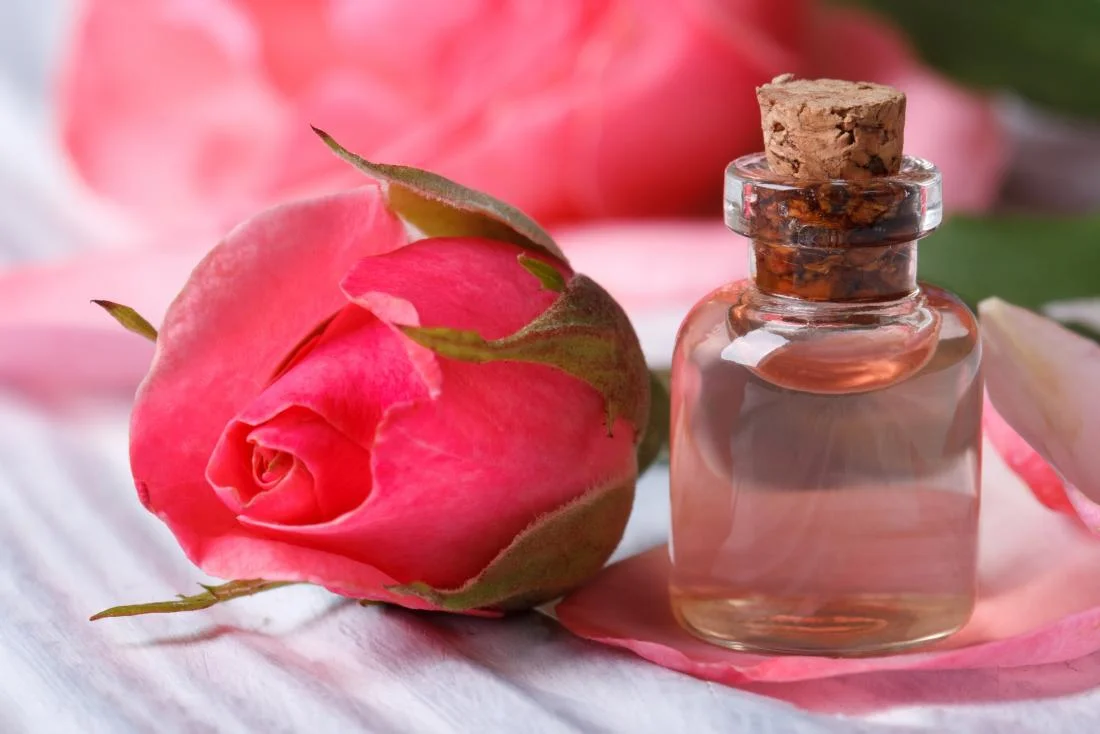 What is Rosewater and What is its Benefits?