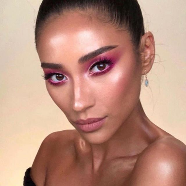 Who doesn&rsquo;t love a good pout? 💕
.
.
.
📸: @shaymitchell 💄: @patrickta