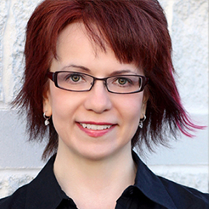 lynda+headshot.jpg