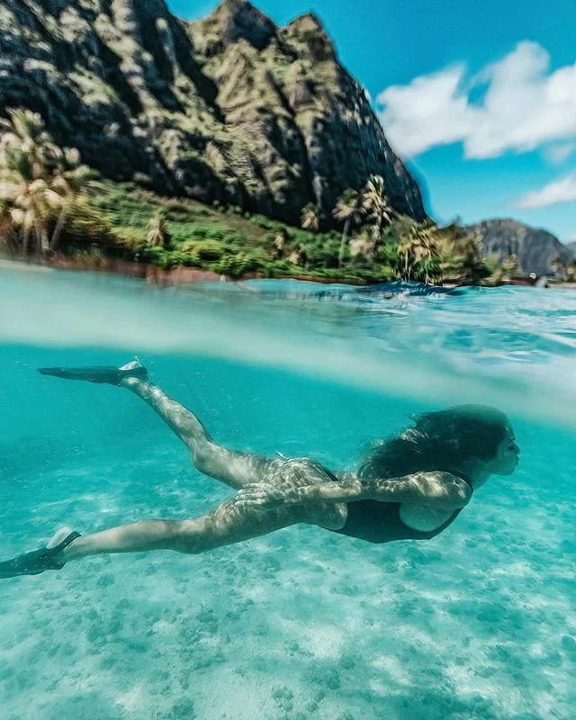 Tropical feels 🌴💦// Big thanks to @tommypierucki for giving me this opportunity to shoot underwater, you da realist homeboi ✌🏽😭 Featuring: @karakozuma 
Work for @bondeyeswim 
Shot in #oahu #waikiki