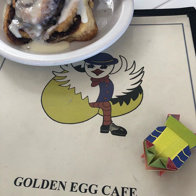 seriously best cinnamon roll EVER, imo! more cinnamy than sweet, more crisp than fluff! nice job @goldeneggcafe