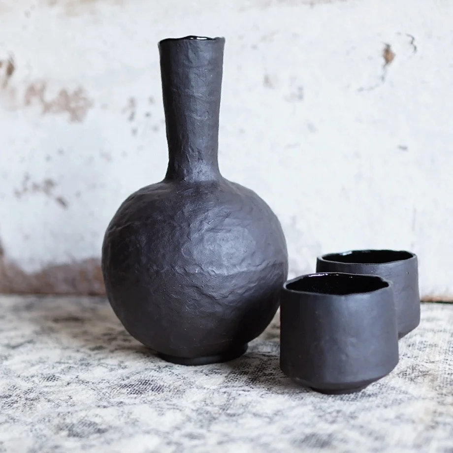 blackvase3.jpg