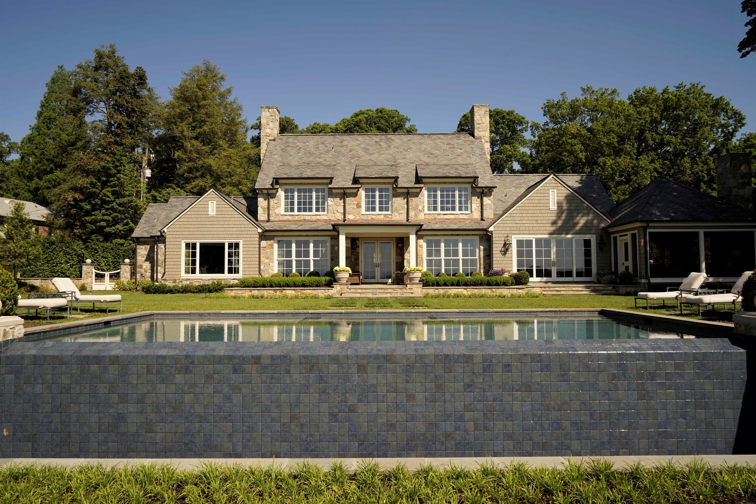 Schmid & Rhodes Construction King Back Exterior