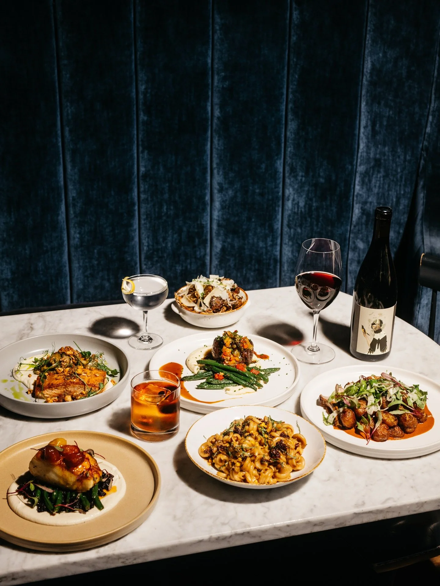 The table’s set, cocktails are cold, and the weekend starts now.
Dinner starts at 5. You know where to find us. 🍷