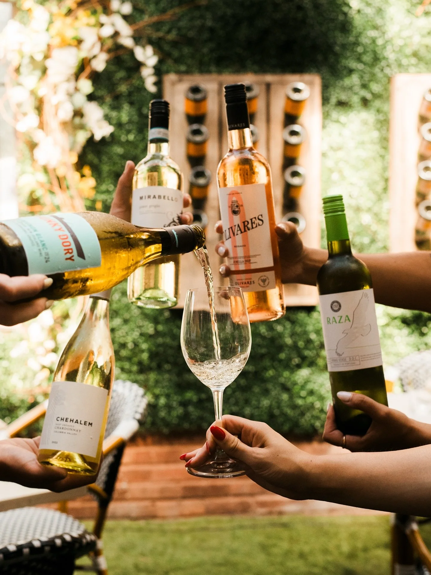 Mondays call for good company and half-priced bottles. 🍷 
Grab your friends and make it a wine night at Geist.
