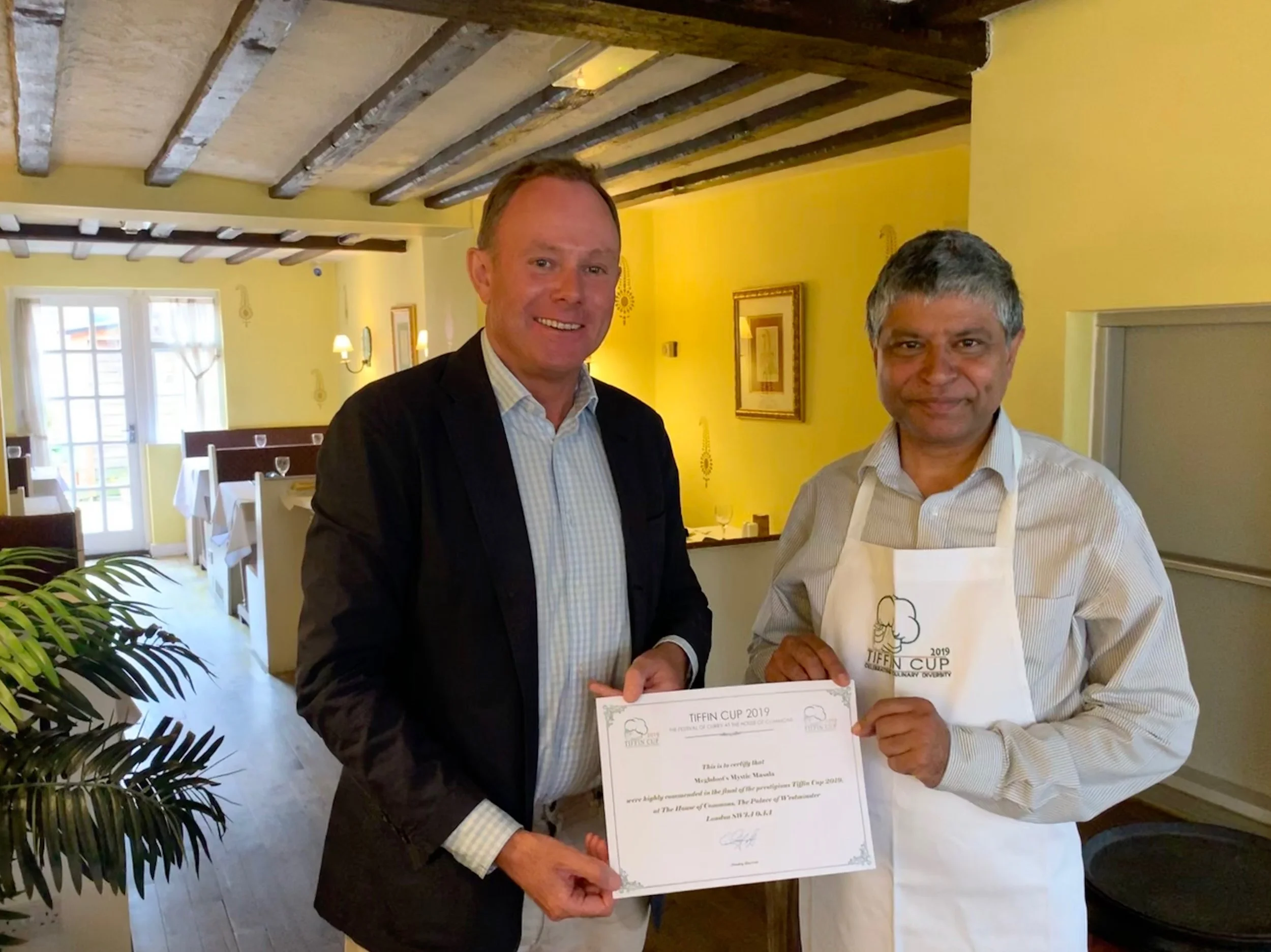 Nick presents special award to Petworth restaurant