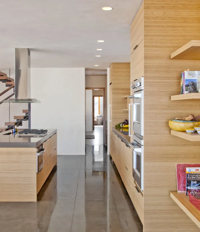 c14-intkitchentohall.jpg