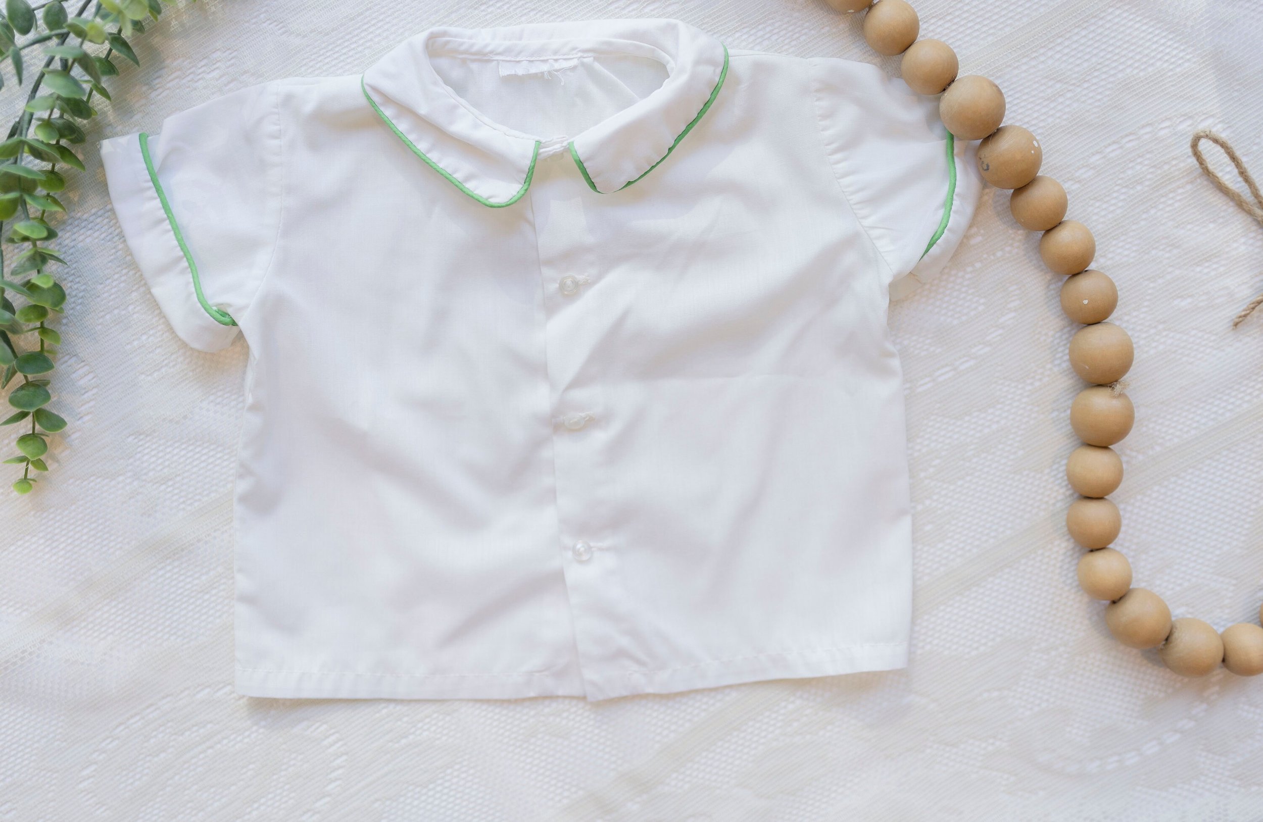 Vintage white tee with green trim 24m/2T