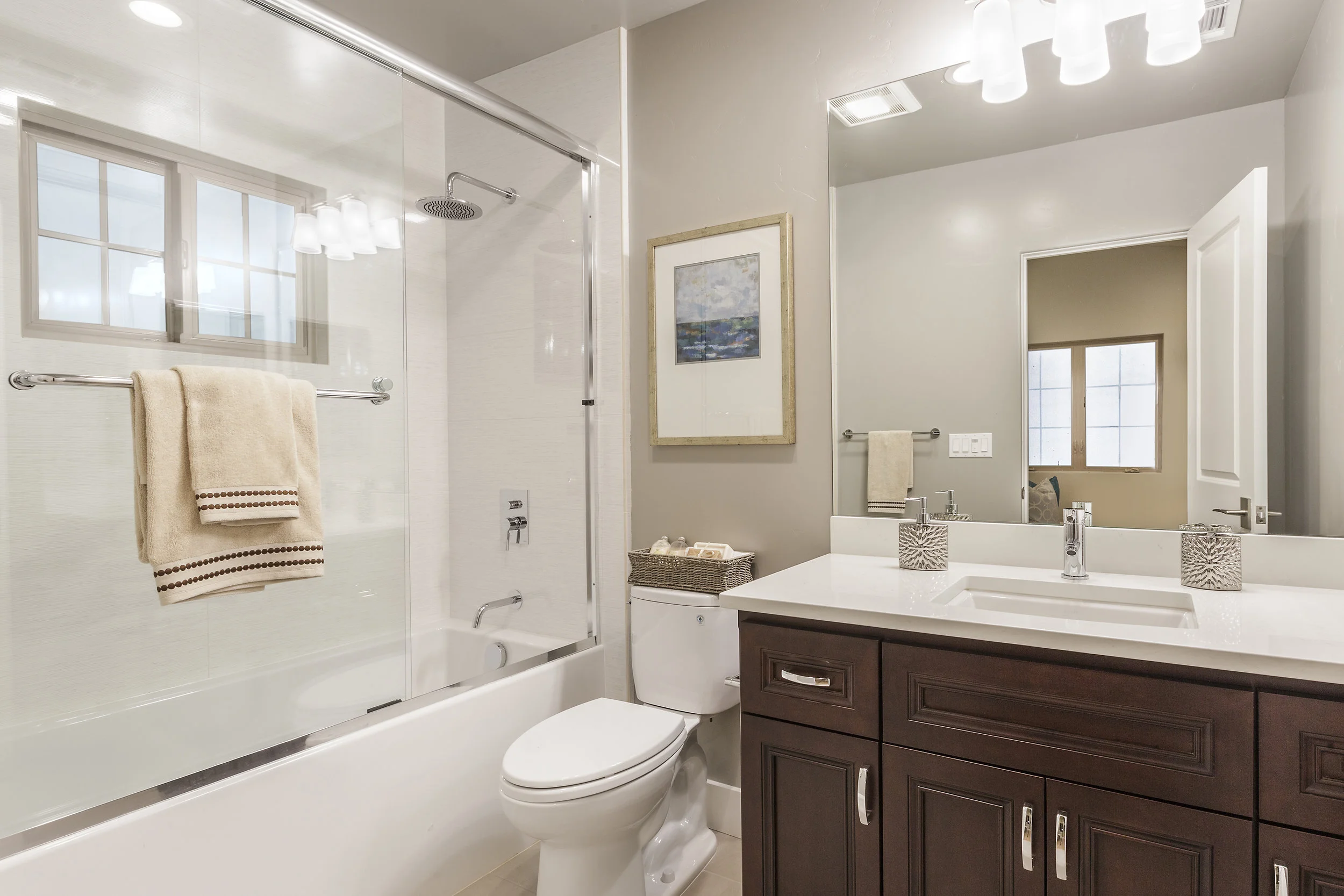 025-21825-Lomita-3bath-high-res.jpg
