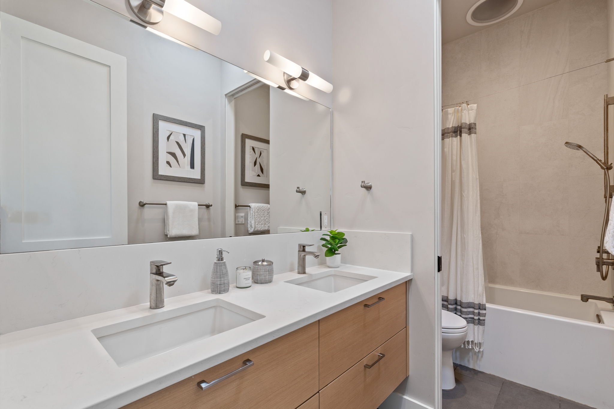 25-web-or-mls-So Gold Photo-25.jpg