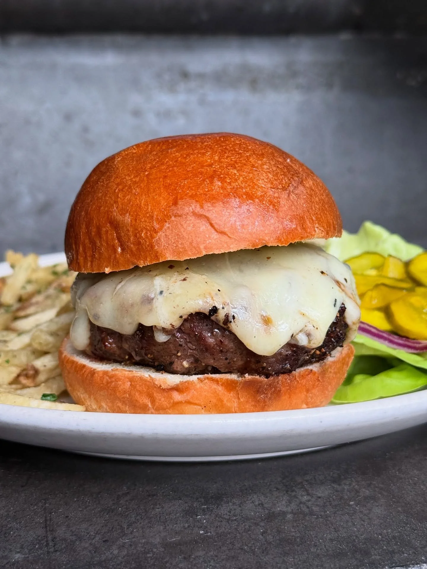 find your passion, they say. find your skill, then go make a living, they say. well turns out, I&rsquo;m exceedingly good at eating burgers&mdash;I LIVE FOR IT. Behold: my list for THE BEST &nbsp;BURGERS IN OAKLAND. &nbsp;ate at dozens of spots to cu