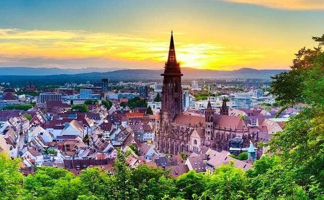 ‪#Friburgo‬, la ciudad para los que creen haberlo visto todo en ‪#Alemania‬. &iexcl;Descubre una de las ciudades m&aacute;s ecol&oacute;gicas del mundo!
Link en Bio.
.
📷:&nbsp;@cerodosbe
.
#DATOdeViajes&nbsp;#ViajesAtuMedida&nbsp;#Turismo&nbsp;#Viaj