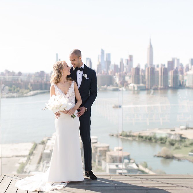 Now that it&rsquo;s back to winter in NYC, I&rsquo;m looking back at L+B&rsquo;s beautiful spring wedding and looking forward to more sunny + warm days ahead.
.
.
.
#flashesofdelight #nycweddingplanner #brooklynweddingplanner  #weddinginspiration #up