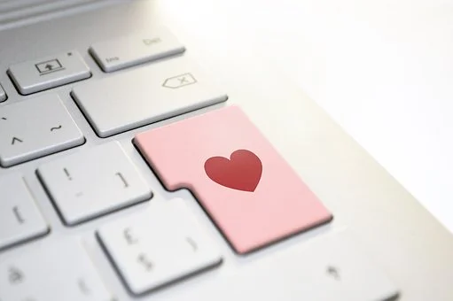 Profile Photo Reading (for Online Dating)