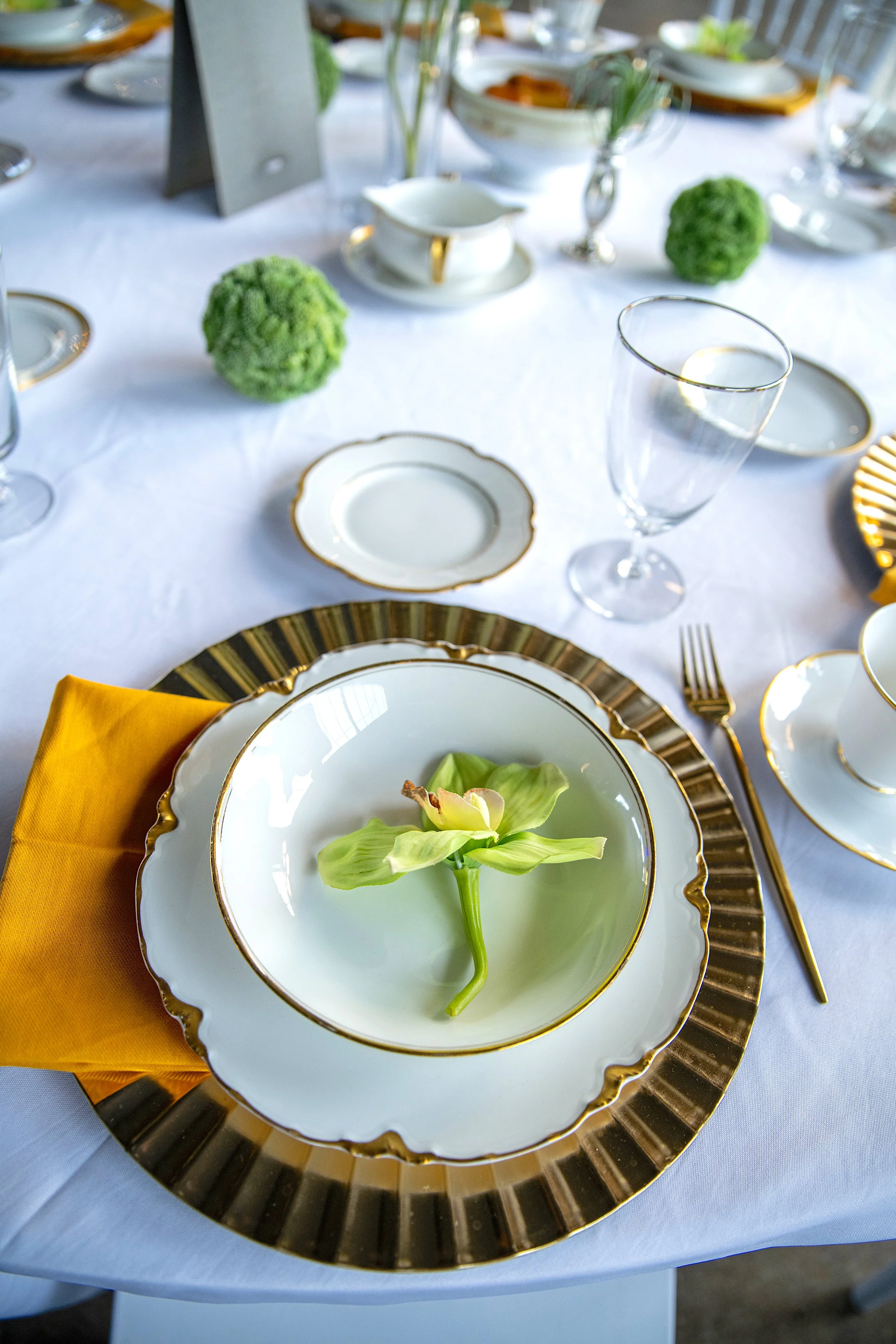 White Tablesetting.jpeg
