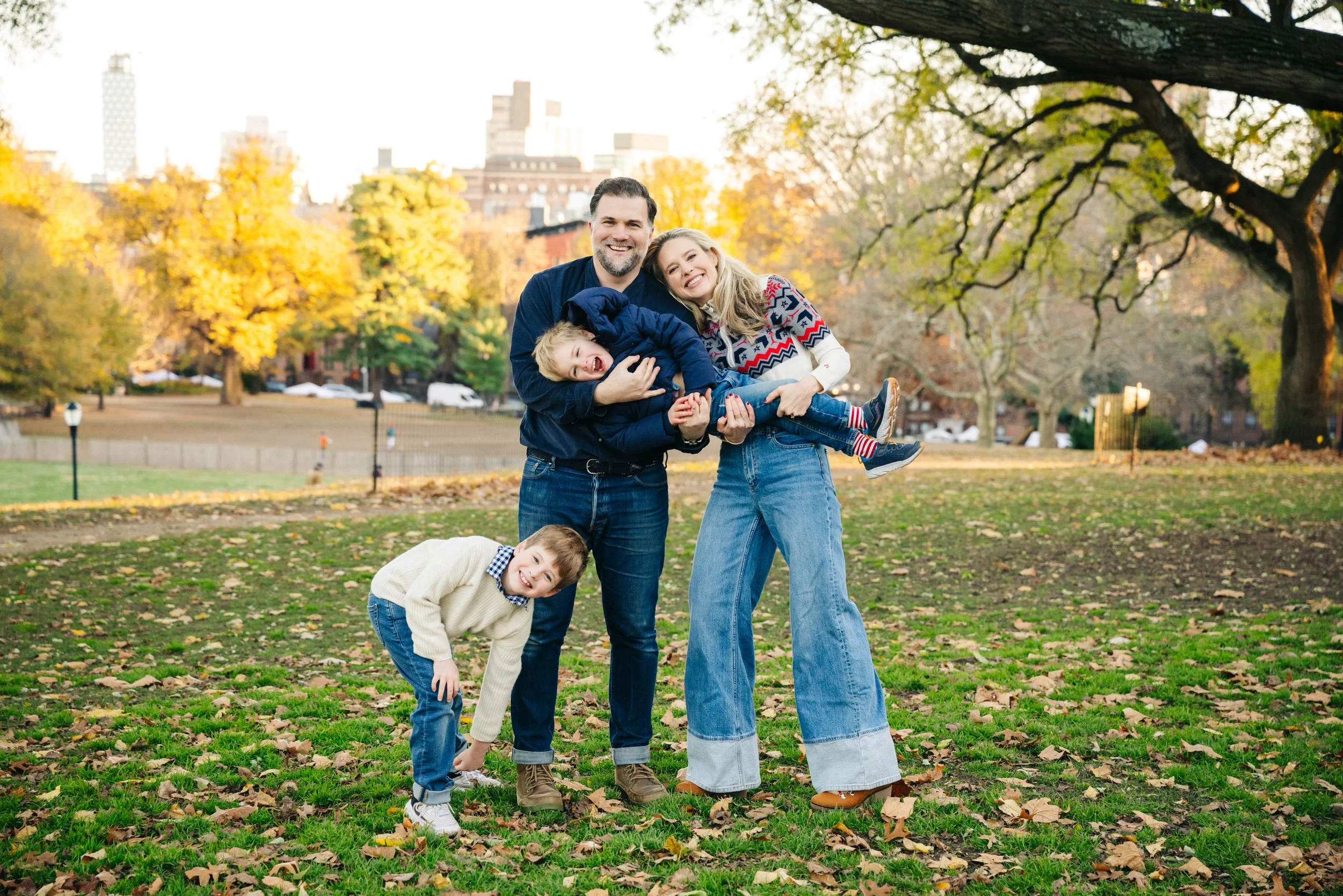 rec3Ts5gtX2Bs77NZ_30sCJLOZfRJ2IVW5oSbvD5o0A0Z_2025-12-04T19_21_24.295Z_Shoott_Family_Photos_NewYorkCity_0008.jpg