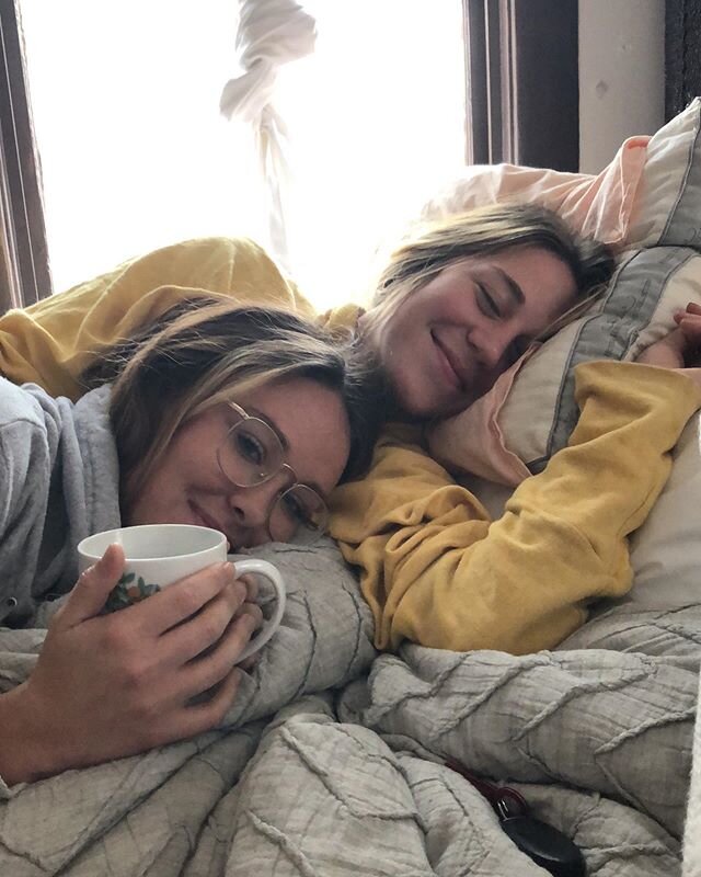 Dreaming of summer snugs with @eaton_biscuits and @ashleynantz 🧡💛🧡💛🧡💛🧡