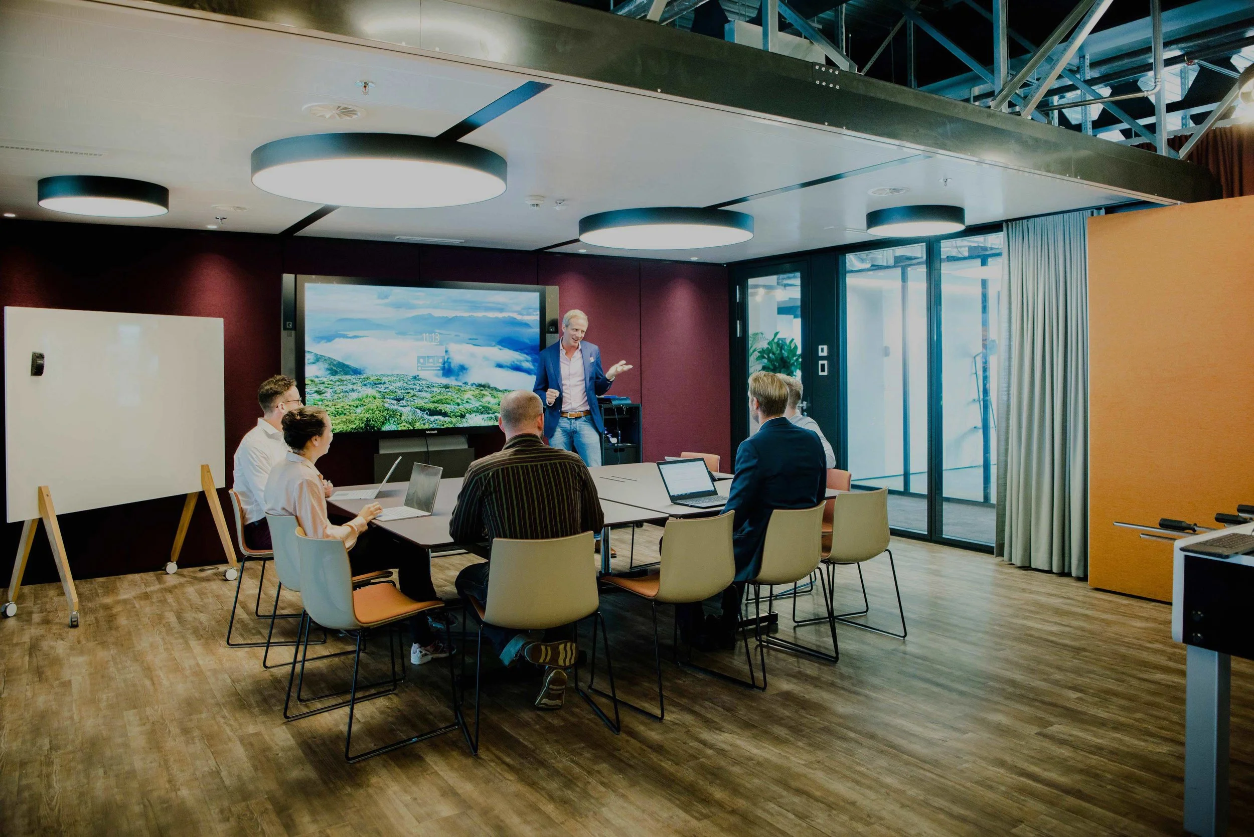 meetingroom1.jpg