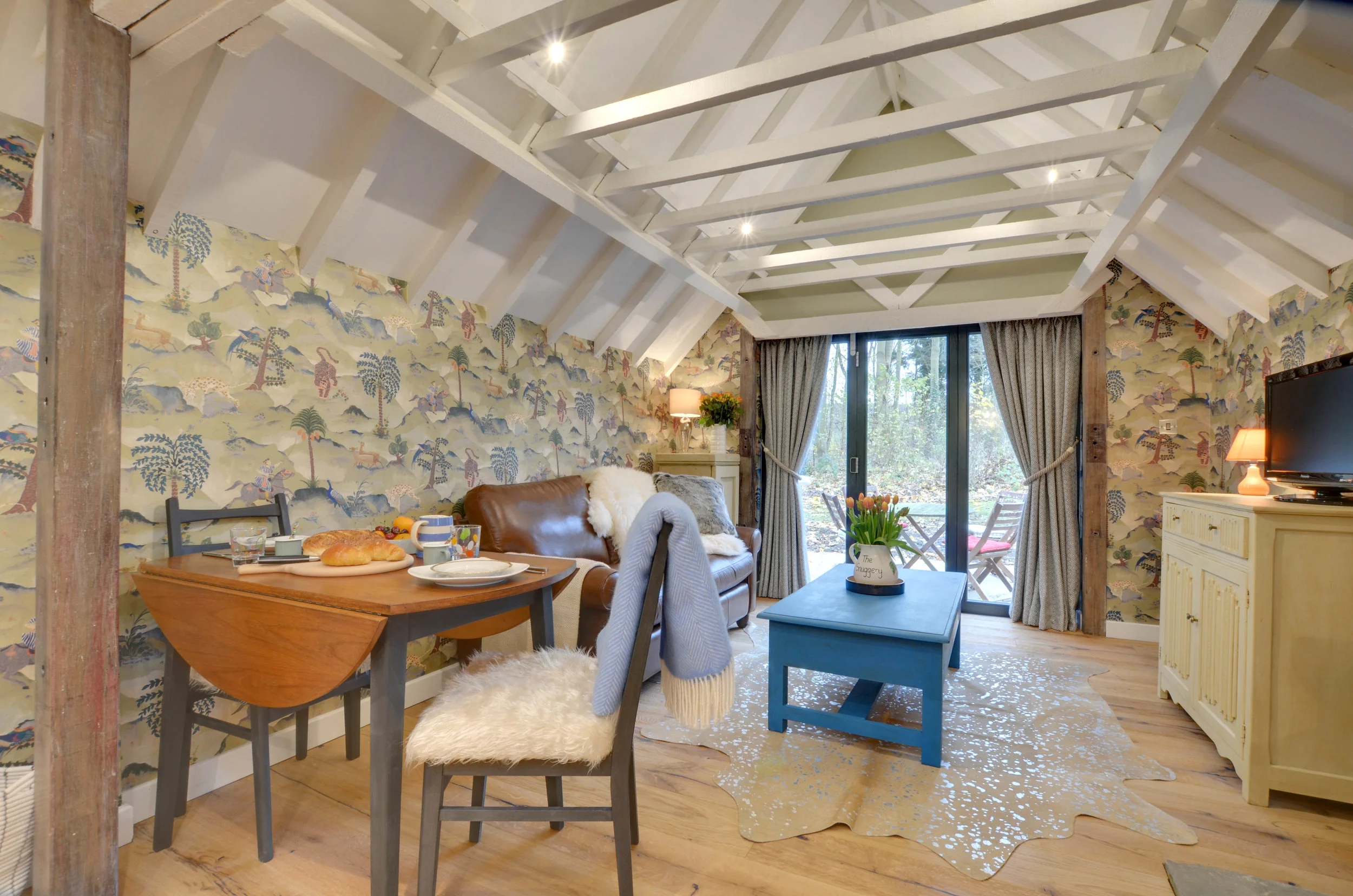 MD450 - Living Area.jpg