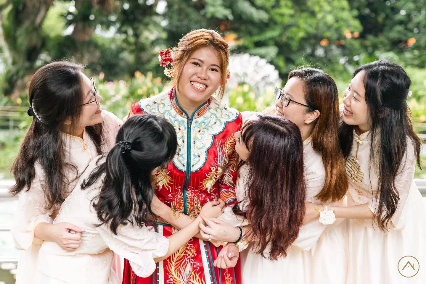 Snagged a beautifully moment during Zhengrong &amp; Wan Ning&rsquo;s wedding! At Windowhouse Media, we specialise in capturing the laughter and love that make your day special. Curious about our wedding services? Click the link in the description! 💍