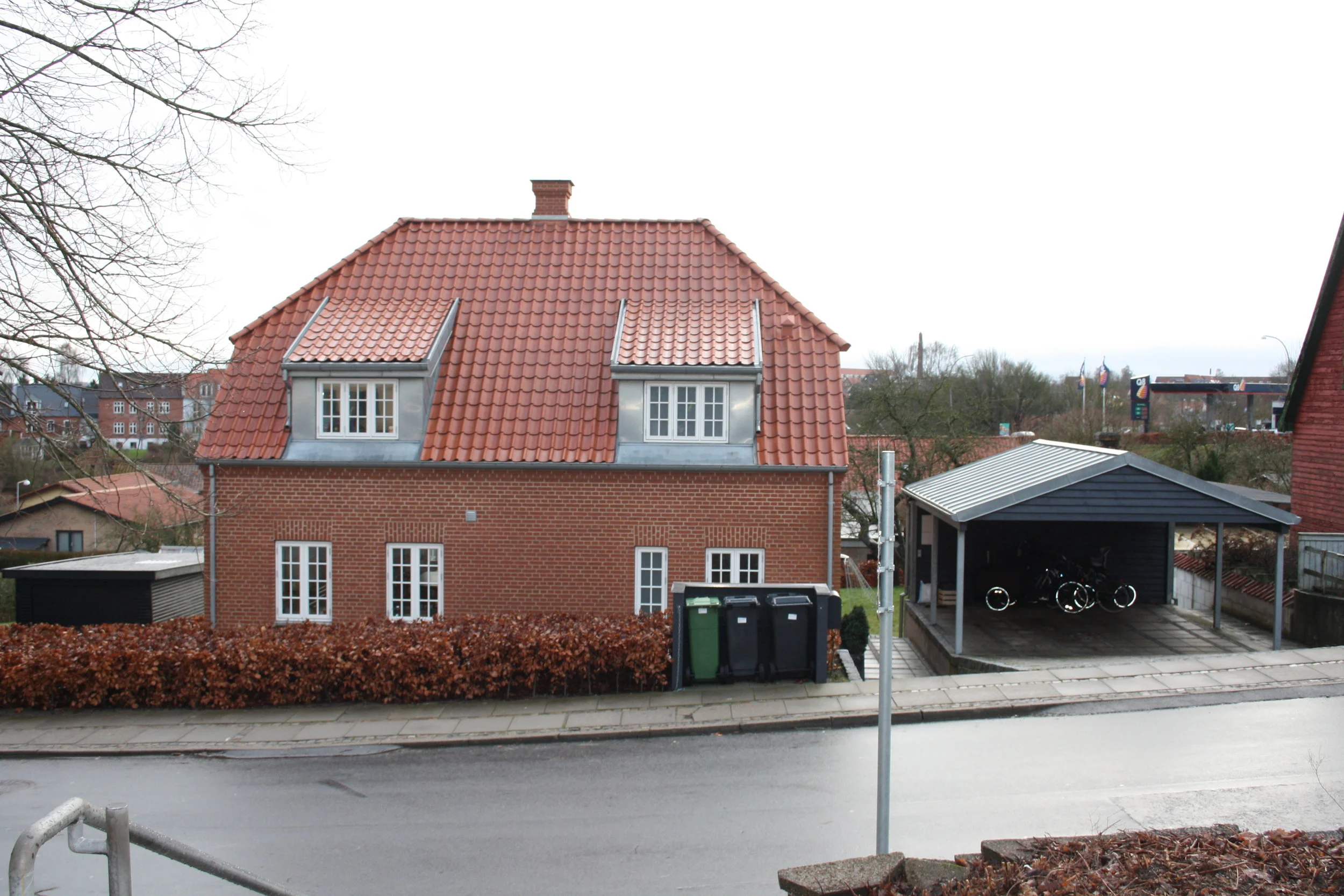  Denne bolig startede med en “Byggedate”. David Drejer har tegnet boligen fra bunden ud fra Kunden/familiens ønsker.  DD har ikke været en del af byggeprocessen. 