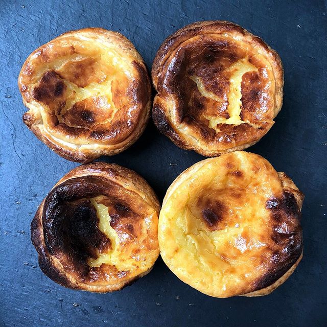 Pastéis De Nata - homemade Portuguese style custard tarts flavoured with lemon and cinnamon in a crisp puff pastry case. One of my favourite pastries and best eaten warm from the oven or cold from the fridge. #madeinmythermomix