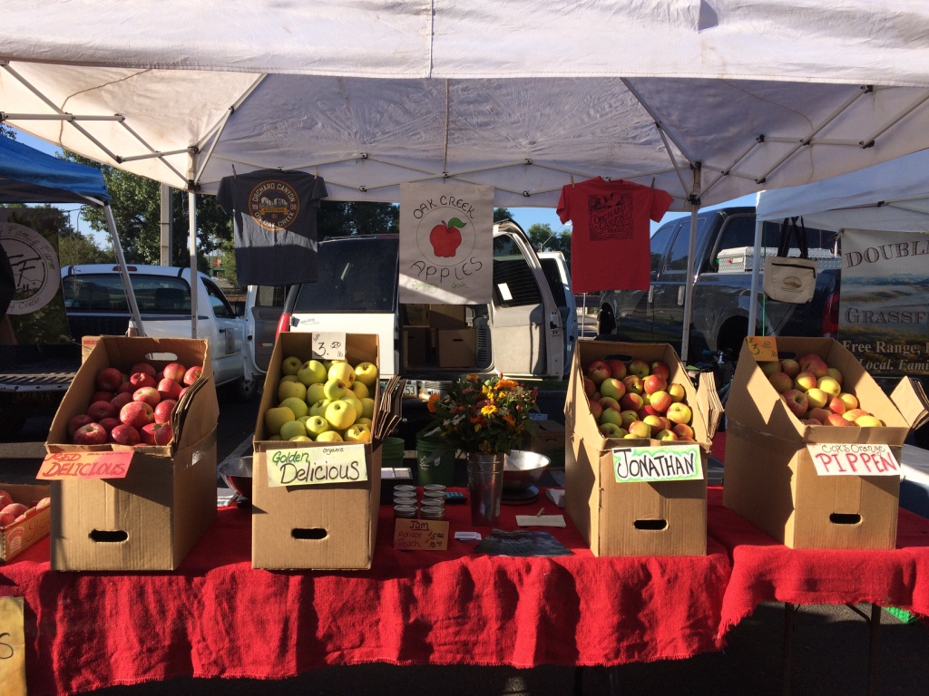 Orchard Canyon on Oak Creek apple stand open for business
