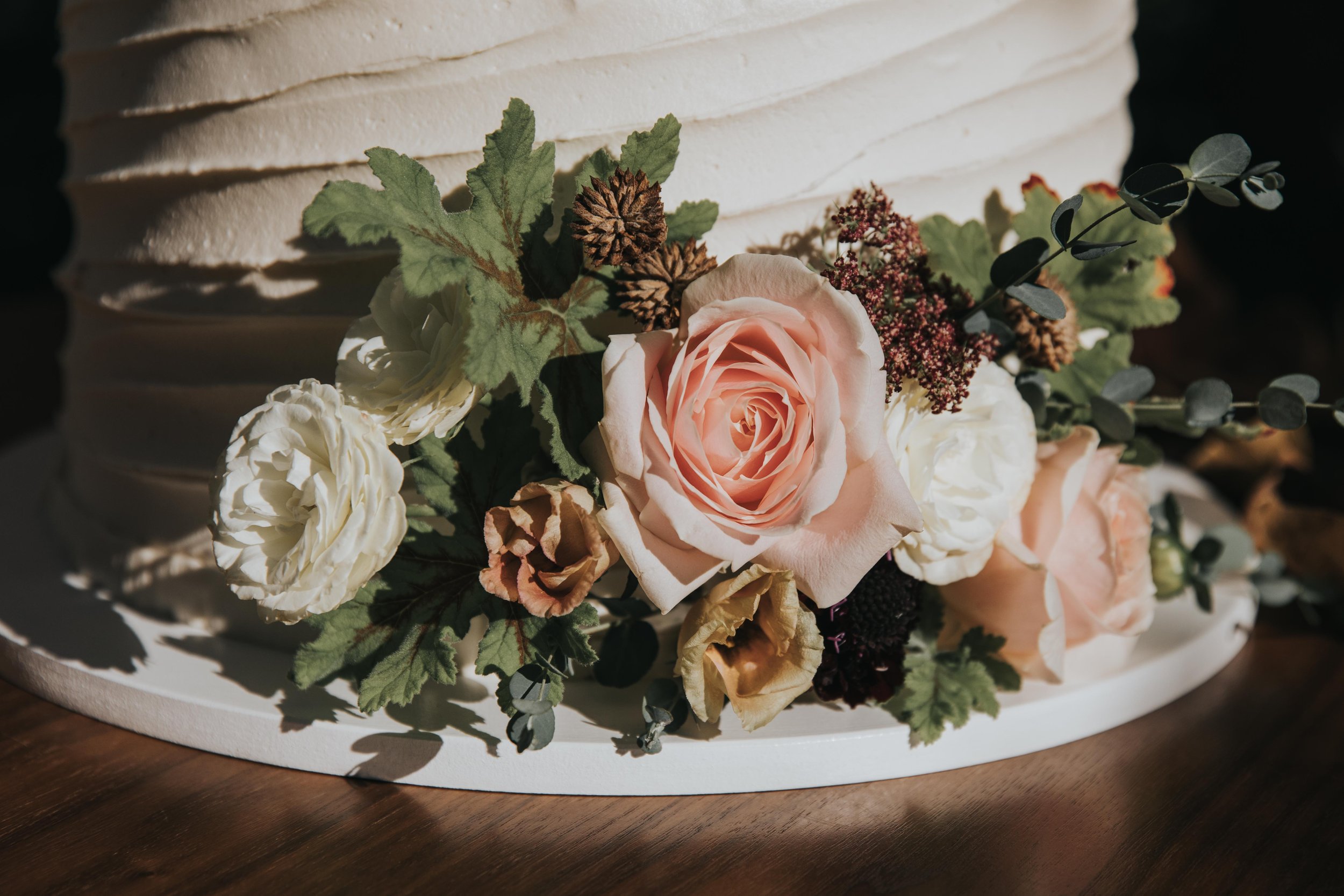 Romantic fall wedding Cake Flowers