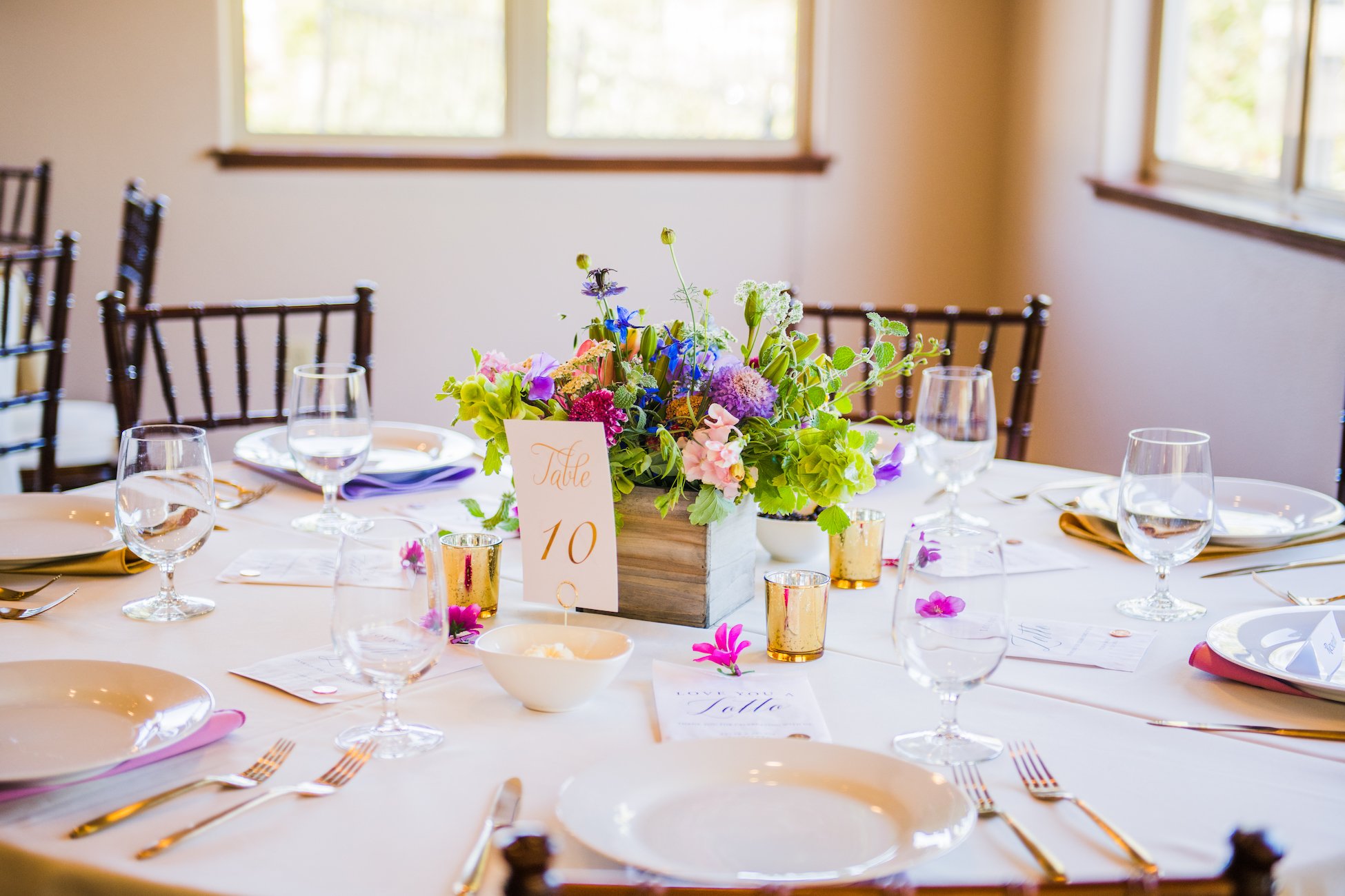 Romantic colorful garden wedding table decor