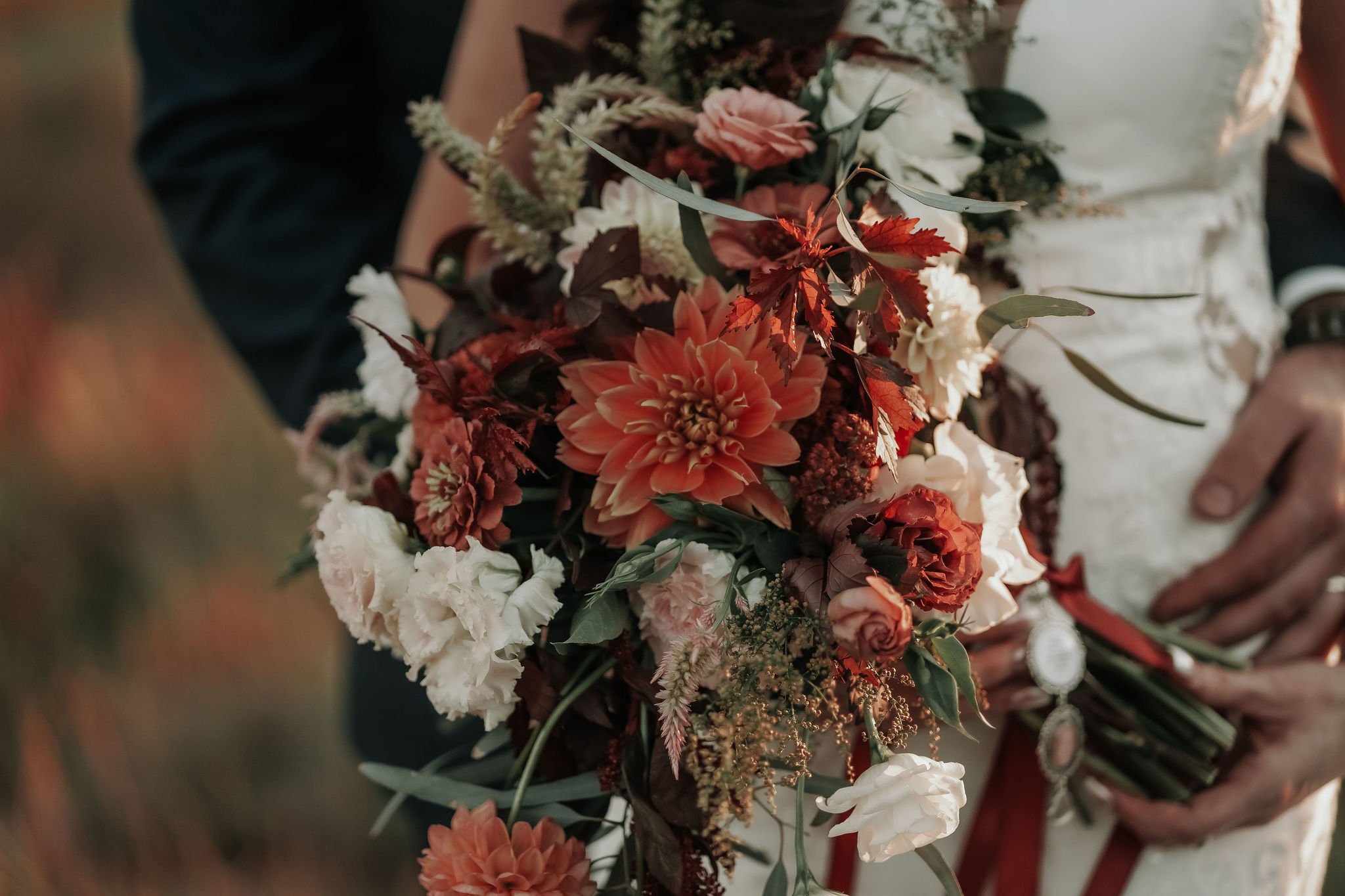 Bridal bouquet in earthy autum color palatte