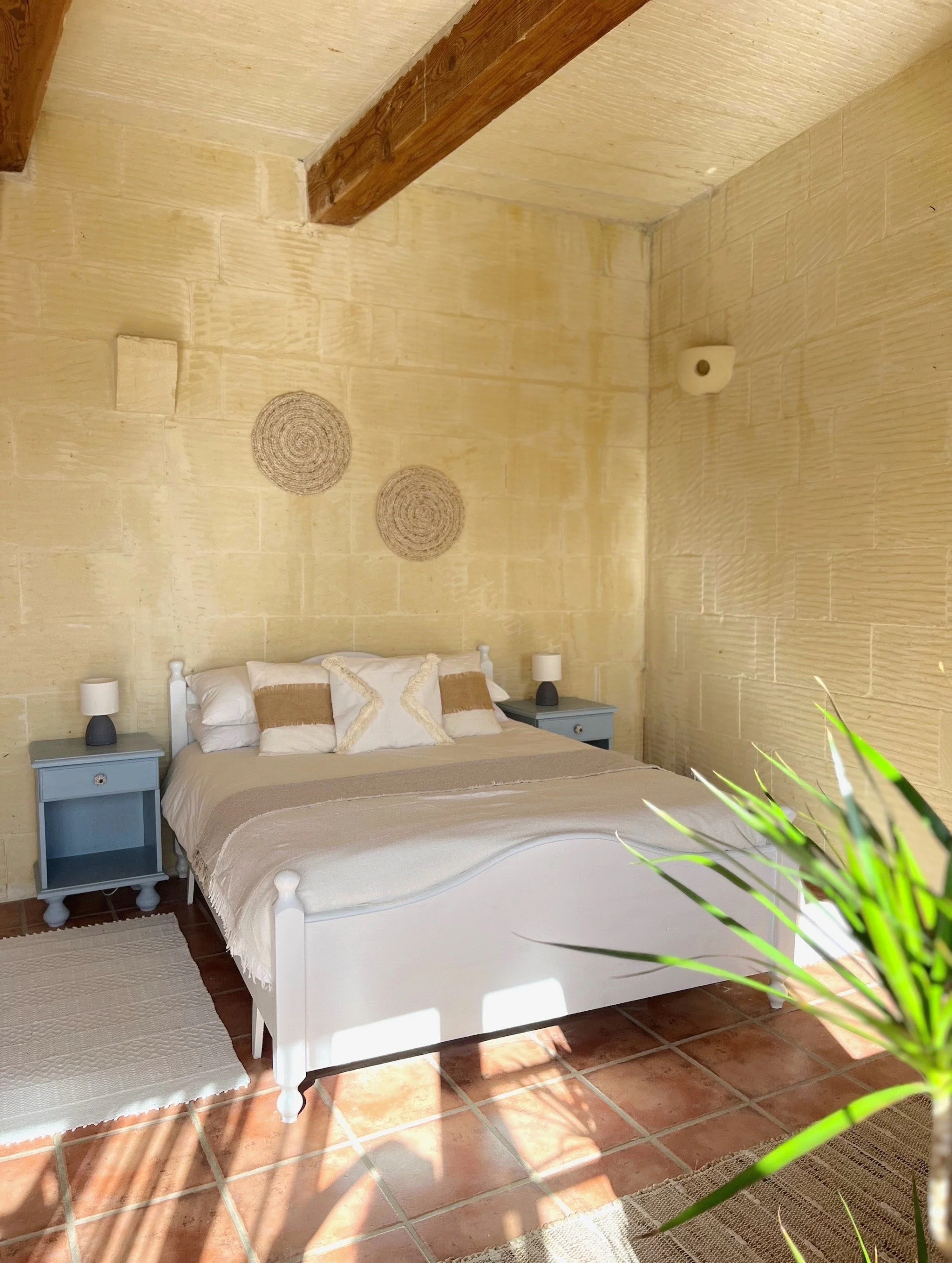 GOLDEN Women's Retreat 2026: Seaview Suite (bed share)