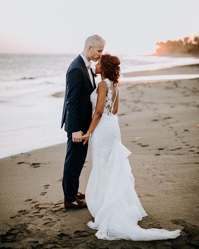 #authenticity wedding in Bali - catching the sunset time on the beach. #baliweddingphotographer #baliweddingdestination
&bull;
&bull;

#saintvoyagebohemianstyle 
#the_bali_wedding #photobugcommunity #junebugweddings #intimatewedding #weddingphotograp