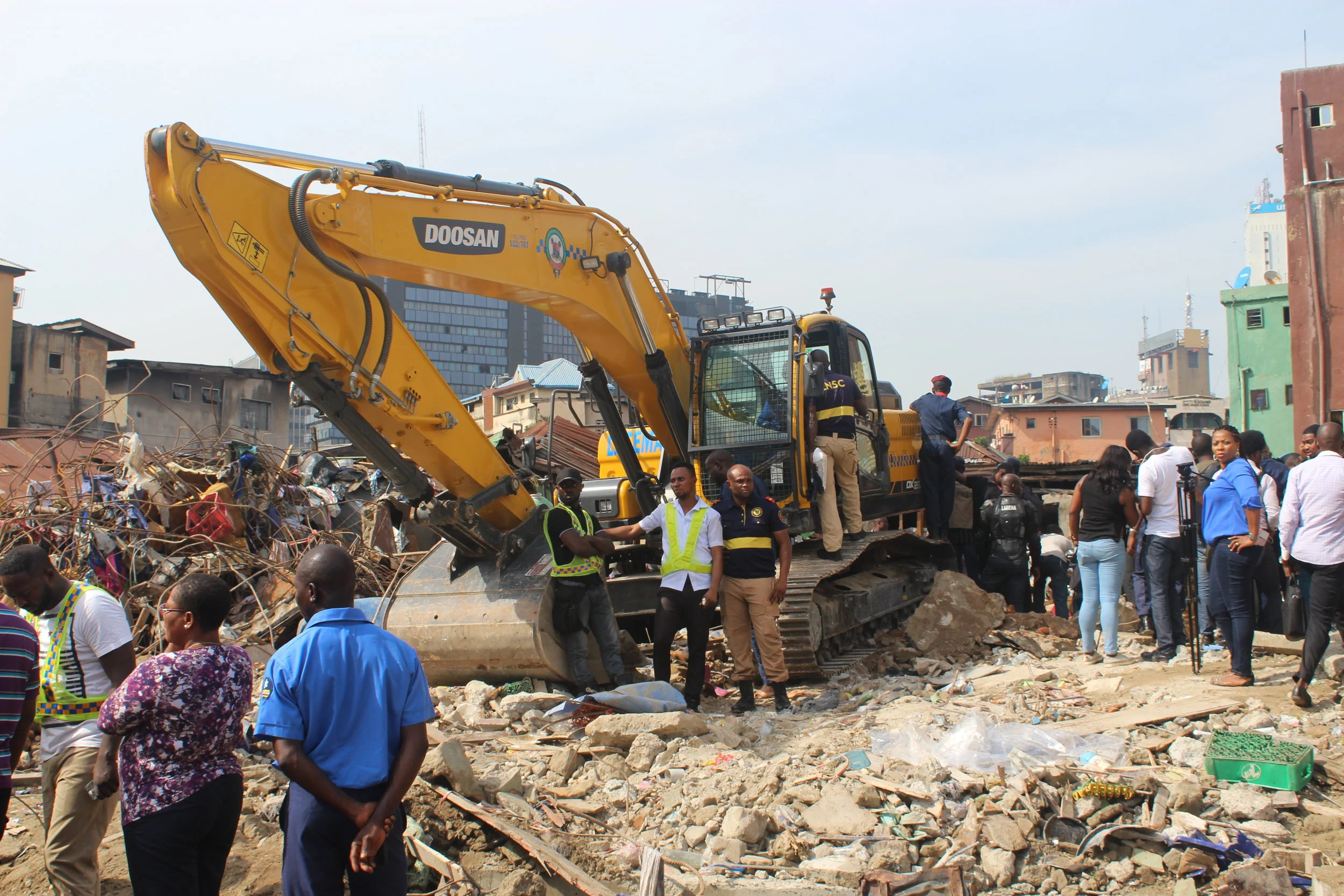 20 confirmed dead, mostly children, in Lagos building collapse