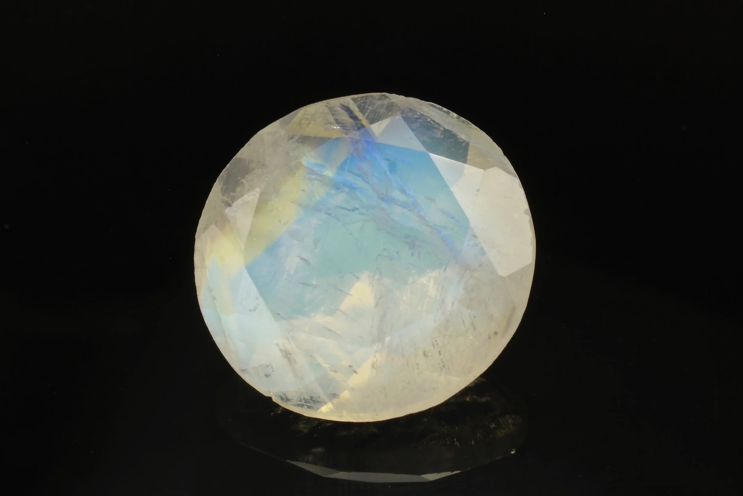 A Rainbow Moonstone facetted round