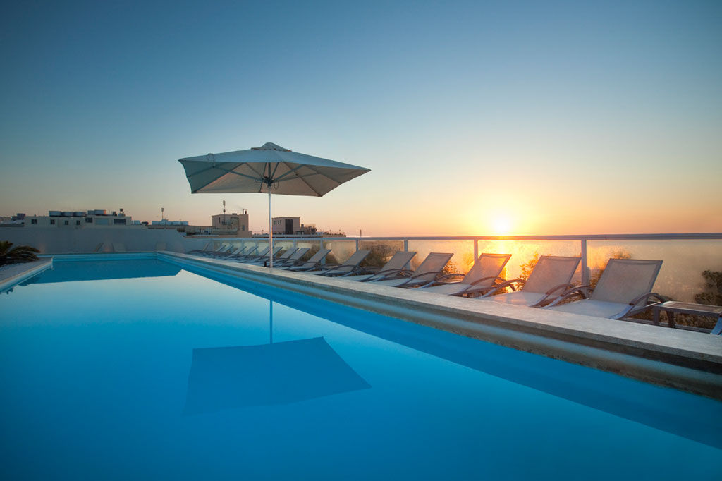 The George Malta Hotel, piscina