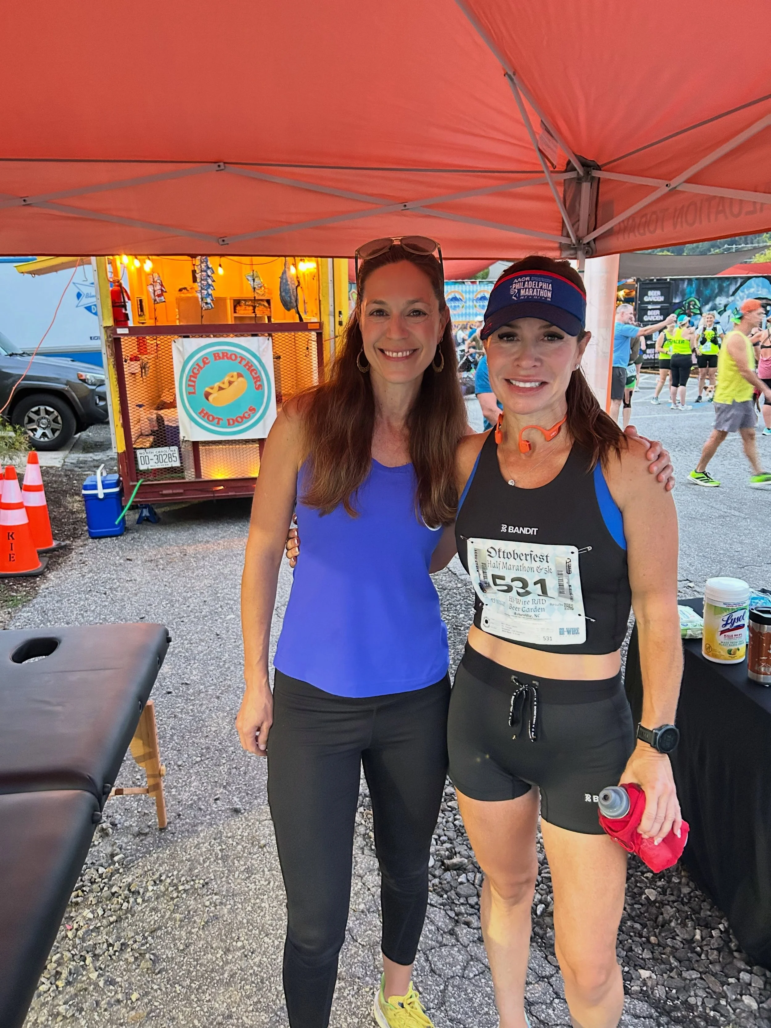 🫶Happy Friday!!! I hope everyone has an incredible weekend! All you @oktoberfesthalfmarathon runners have the best time!!! 🔥Come see Jackie at my booth and I know you&rsquo;ll have the best time!