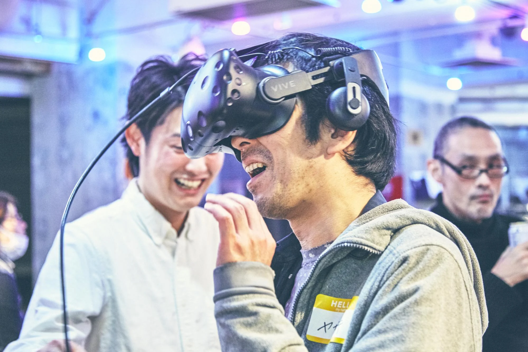 作品の体験も楽しめる。ゲームやアミューズメントではないファッション/カルチャー/アート領域のVRは刺激的