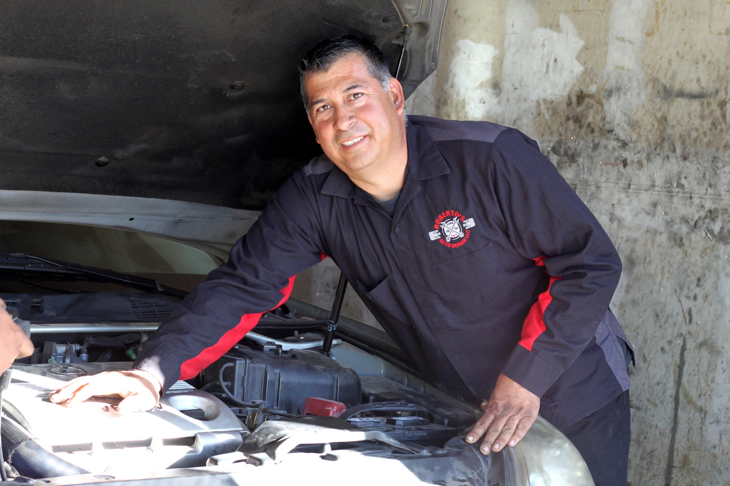 Roberto Ahumada, Roberto's Auto Repairs