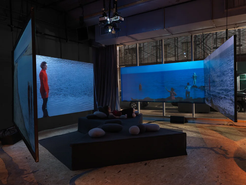 36.5 / A Durational Performance with the Sea Sarah Cameron Sunde Four-channel video installation Duration: 12 hours, 46 minutes and 12 hours, 21 minutes, looped Sunde pairs durational video from 36.5 / North Sea and 36.5 / Bay of Bengal where she stood in tidal bays for the full tidal cycle. A short movement piece based on the public participation for the piece was performed in Zuccotti Park on June 29.
