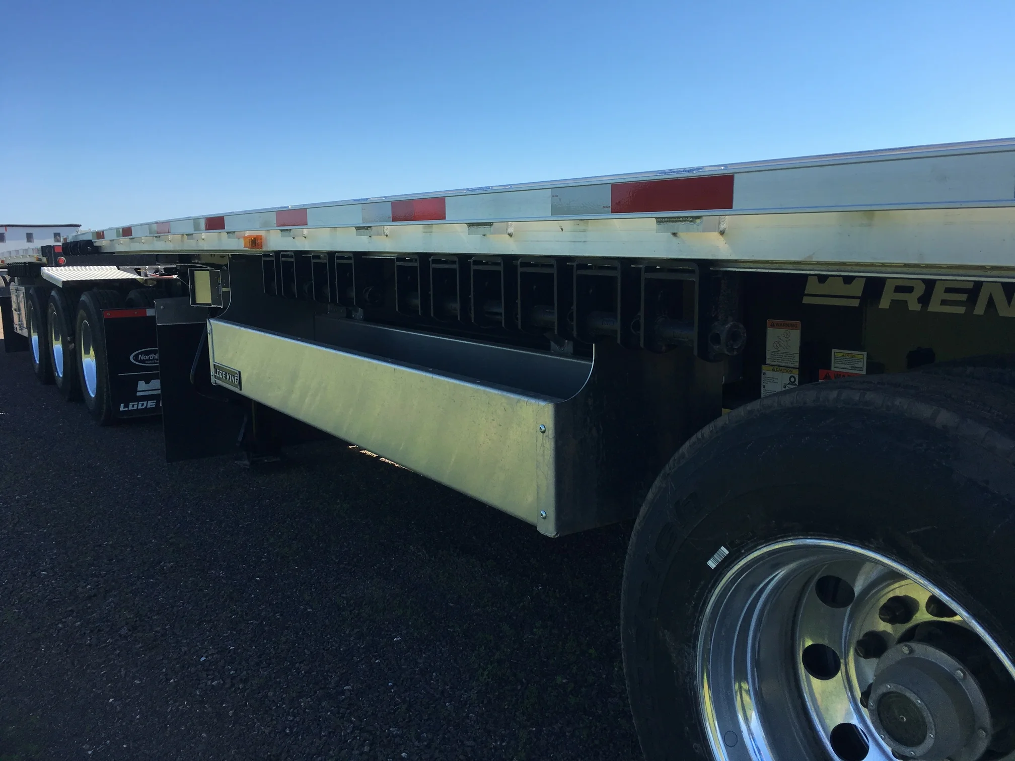 LL068313 & LL068314 NE4221 & NE4222 Side dunnage pull.jpg
