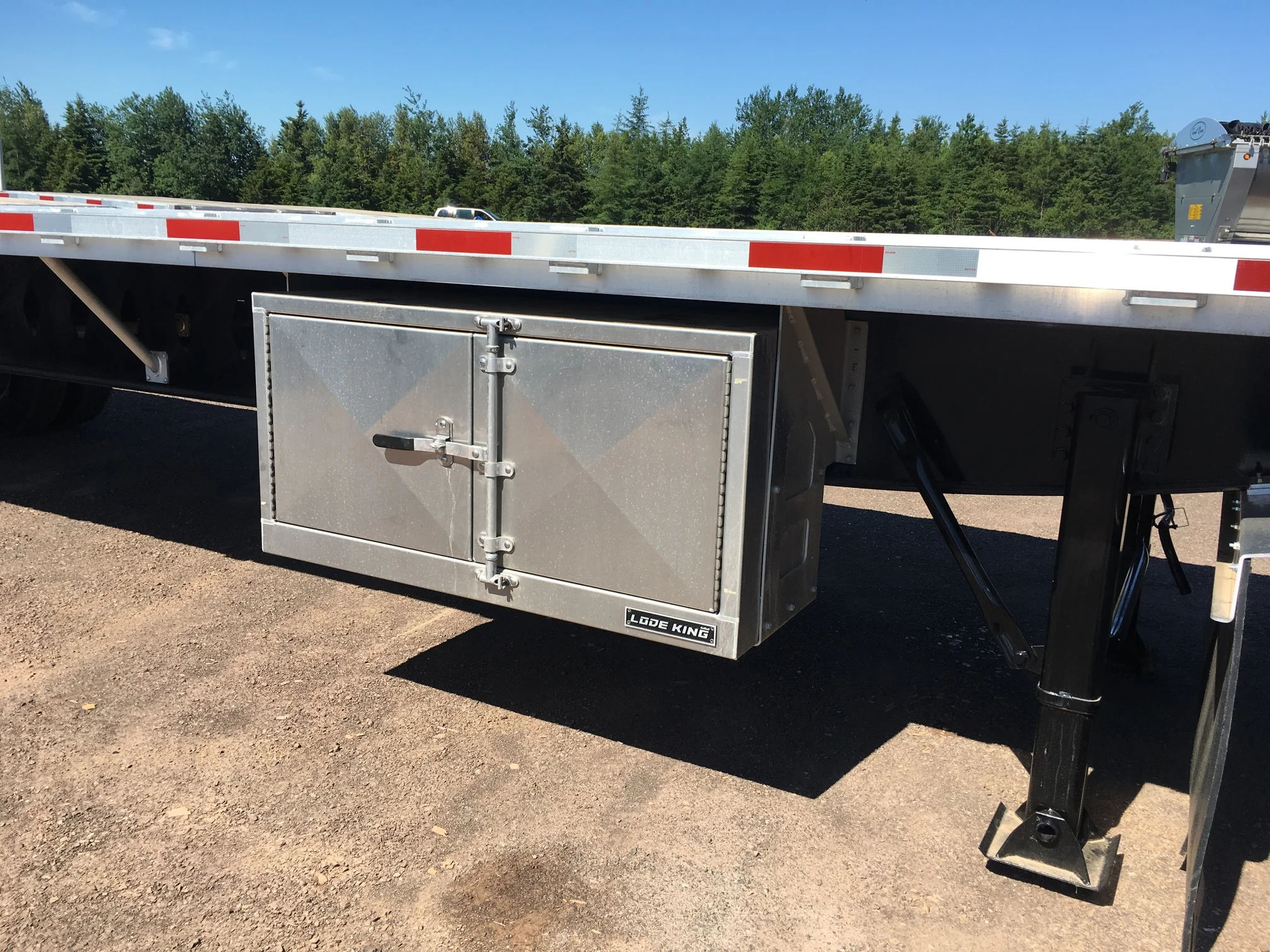 LL067690 NE3964 Toolbox.jpg