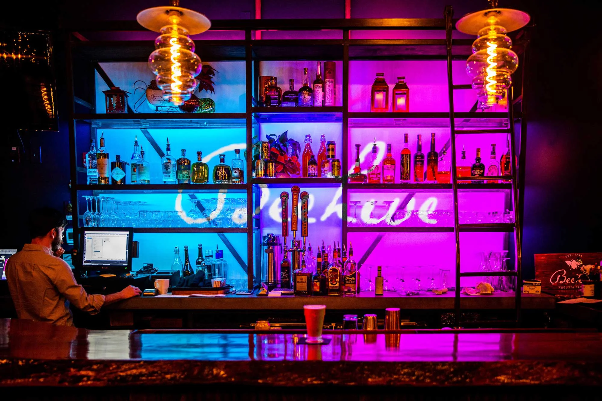 Beehive-Augusta-Tavern-Inside-Restaurant.jpg