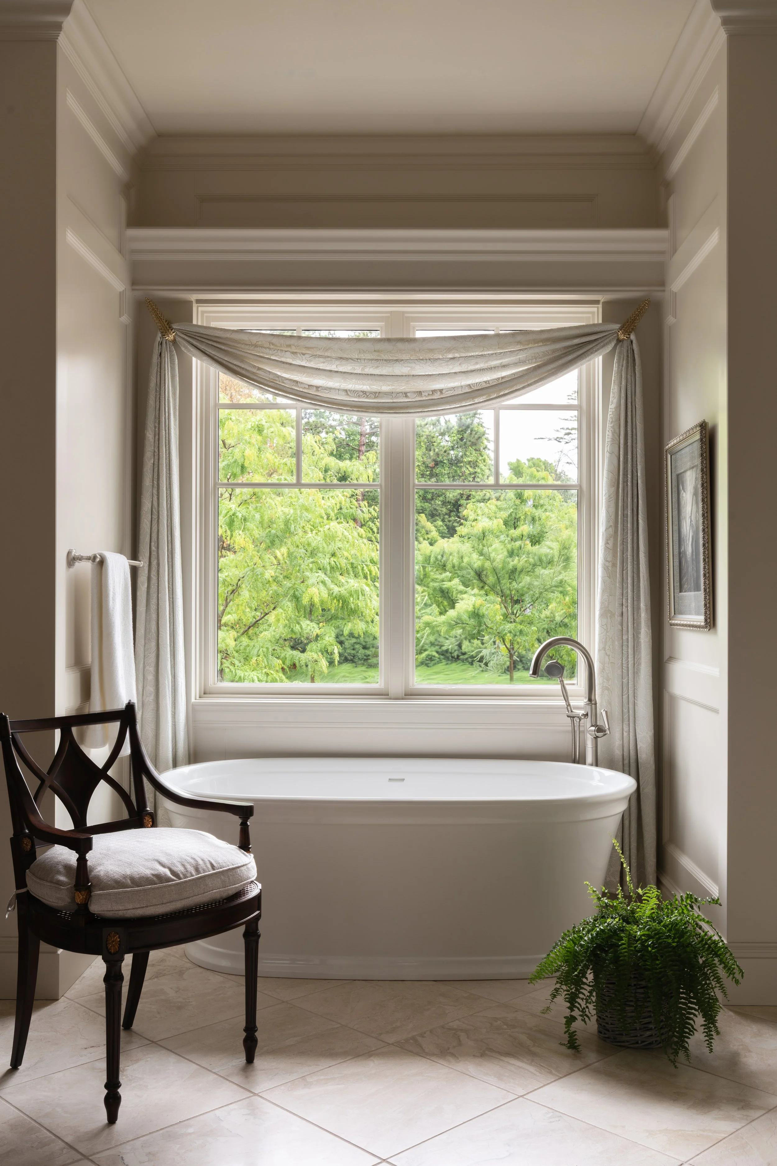 Primary bath tub.jpg