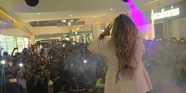María José ofreció exitoso showcase y firma de autógrafos en Mérida