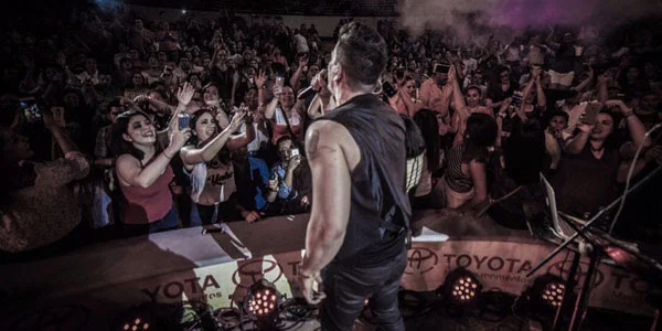 Yahir ofreció un emotivo concierto el sábado en el Palenque de Tabasco