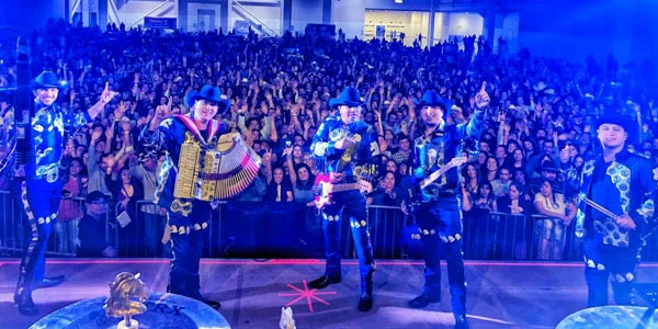 El galope de Bronco estremecerá al Staples Center de Los Ángeles en marzo, dentro del evento Recordando a los Compas
